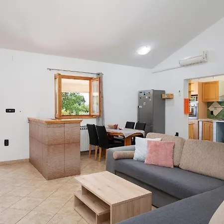 Appartement Apartment Ivan 2100 *